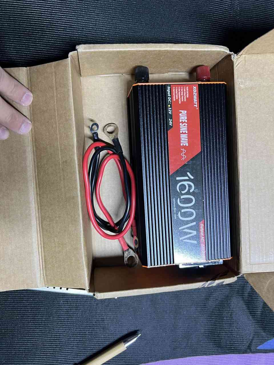 هذا الجهاز هو محول طاقة بموجة جيبية نقية (Pure Sine Wave Inverter) من ماركة XDZWATT بقوة ذروة 1600 واط.يعمل على تحويل تيار مستمر (DC) بجهد 12 أو 24 فولت إلى تيار متردد (AC) بجهد 220-240 فولت.يتميز بهيكل أسود مضلع وحماية مدمجة ضد الجهد المنخفض والزائد والتحميل الزائد وقصر الدائرة.
السعر 80الف وبي مجال


**إذا كنت صاحب هذا الإعلان وتريد حذفه لأي سبب، رجاءا أرسل رسالة إلى الدعم الفني**