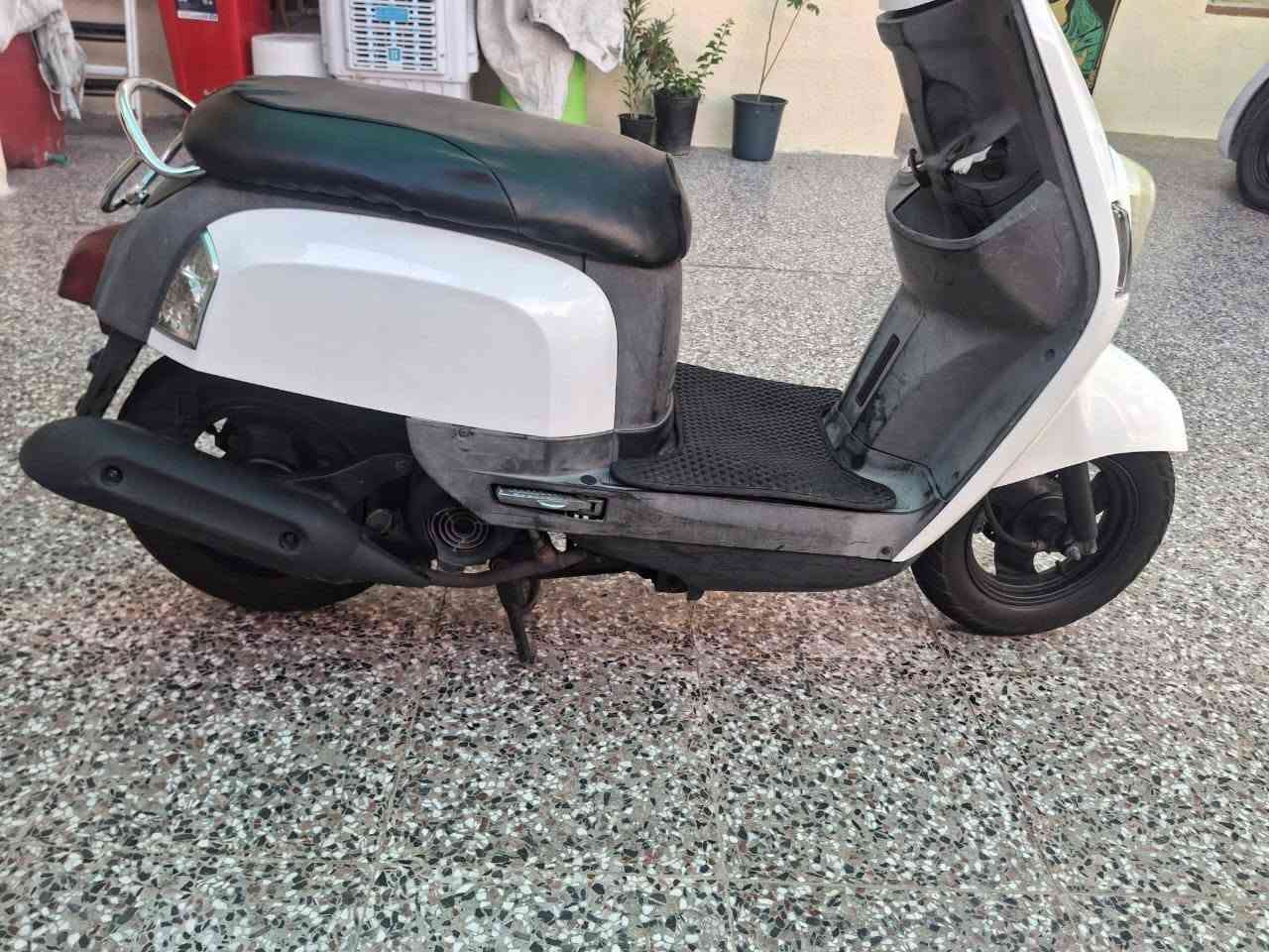 دراجه بوليس نوزل حاويه للبيع صارله ٣ أشهر طالعه من معرض كفاله من كلشي برغي واحد ما مفتوح بيه السعر مليون 100بيه مجال رقمي ***********
