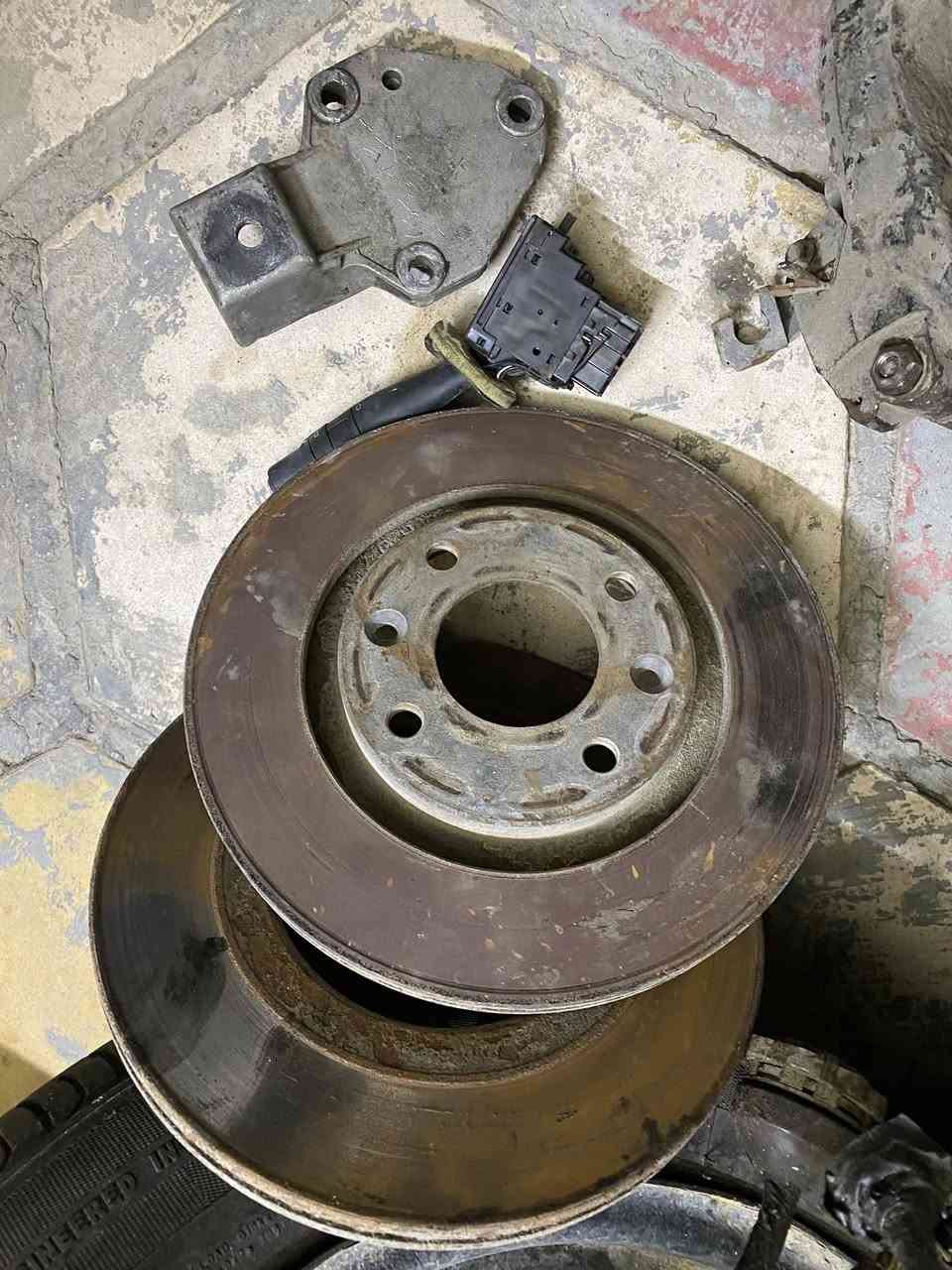 غراض سمند للبيع المكان نجف لاستفسار اتصل عل رقم ***********
عربانه خلفيه جديده 
ضفيره سمند كامله 
مشط استرين 
كشنات خلفيه
دشبول خلفي 
فرس 
اذراع استيرن
اسطاب اكسن يمنه يسره
افلنجات اماميه
طبلات مالت مقدم 
فريز تبريد كامل هوه والقاعده والفان كامل
