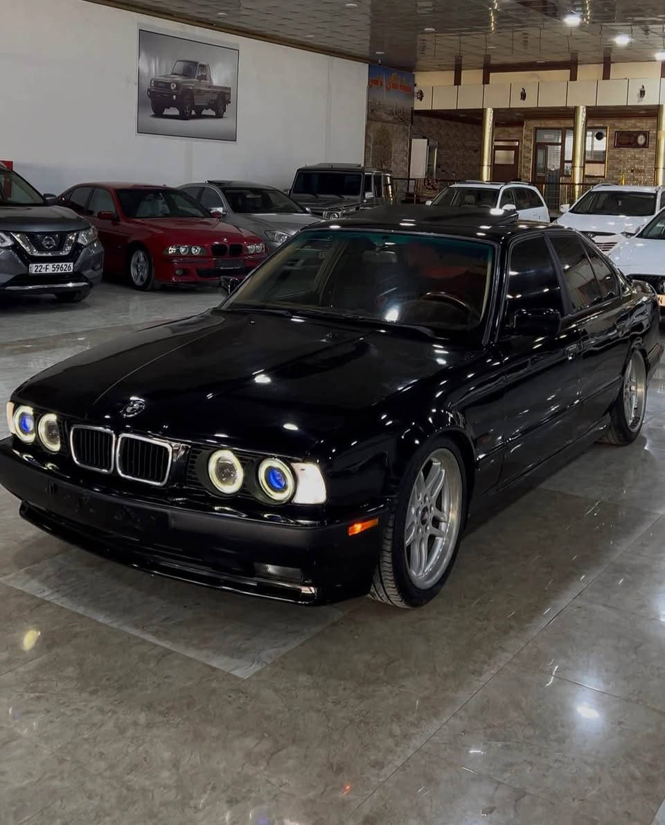 سڵاو رئز bmw مۆدیل ١٩٩١ سەیارەکە فول فولی  سلایتی و تۆماتیکە ٥٢٥  قوتئکی زۆر خۆشی هەیە سەیارەکە بە شەرت ارم و ئەوەلیاتە سەیارەکە بئ مەسرفە بئ دەحمو لئدراوە  تکایە گەر موشتری نی سەرمان مەهئشئنە لەگەل رئز *********** أربيل, العراق

