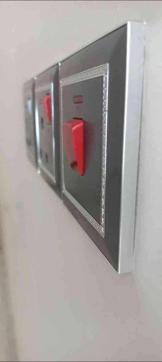 ﻛﻬﺮﺑﺎﺋﻲ ﻣﻨﺎزل 
1_ ﺗﺄﺳﻴﺲ ﻛﻬﺮﺑﺎء بوري / سيمنز  
2_ ﺗﺠﺪﻳﺪ اﻟﺘﺄﺳﻴﺲ اﻟﻘﺪﻳﻢ  
3_ ﺗﺒﺪﻳﻞ ﻧﻘﺎط اﻟﻌﺎﻃﻠﻪ  
4_ اي ﻋﻄﻞ ﻋﻨﺪك اوﺻﻠﻚ للبيت
***********
