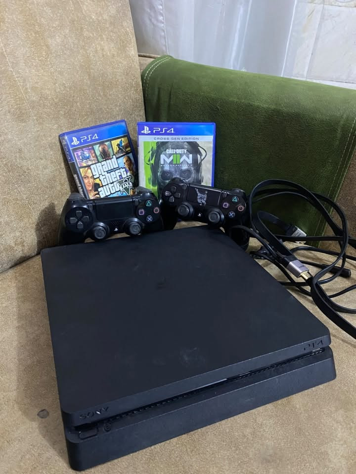 Ps4 slim 1tb
بلي فور سلم ذاكرته واحد تيرا بايت 
نظام 12.50 قابل للتهكير وقابل للتحديث حتى يصير اونلاين 
نظيف استعمال شخصي ما مفتوح
مع يدات 2 اصليات
اقراص 2 
GTA5
Call of duty Modern warfare 2

السعر بالمجمل 300 وبي مجال
العنوان كربلاء، للتواصل خاص او الاتصال على 
***********
