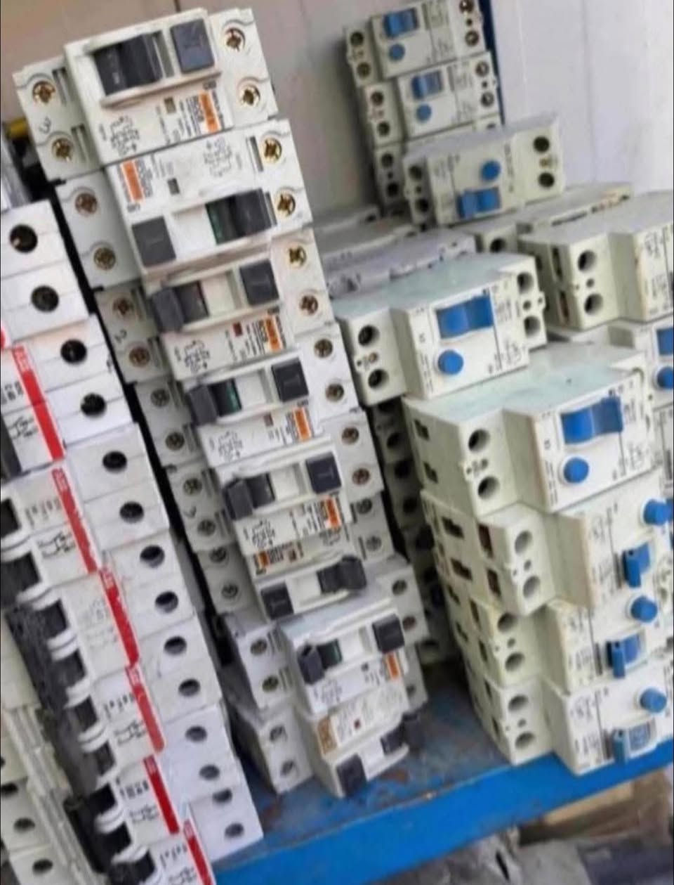 ألسلام عليكم يتوفر
أيرثكج ٢٥ /٣٢ /٤٠ /٦٣ /١٠٠ أمبير ياباني وكوري وفرنسي وإنكليزي وهندي بالة أصلي 👈٨  ألاف 👉

أيرثكج شنايدر فرنسي ٢٥ /٣٢/٤٠/٦٣ أمبير جديد 👈١٢ ألف 👉

شورجه عكد النصارى 

قرب جامع ابو التمن 

وتوجد خدمه توصيل 

👉***********👈
