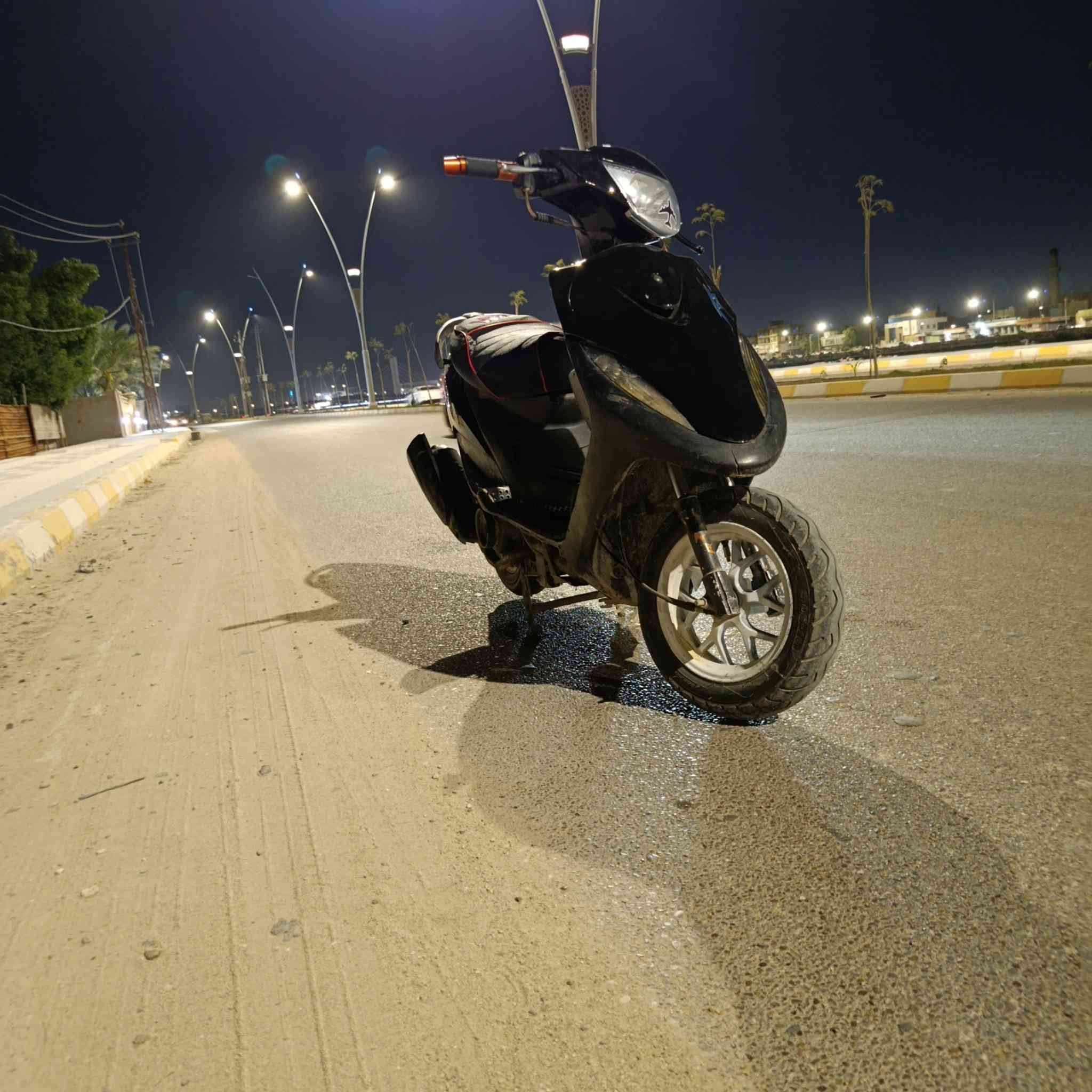 السلام عليكم
ماكس عدله للبيع 
الدراجة بيها تزويدات خارجيه أو مكينه 55 ما بيها لا تبخير ولا تنقص دهن 
كلشي ما ناقصه كهربائيات كلها شغاله عوزها بس سلف 
تايرات جدد 
كفراتها البلاديه موجوده 
السعر 550 أو بيها مجال 
ناصرية مركز قرب مستشفى التركي
الرقم:***********
