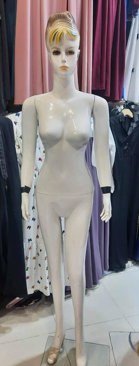 سلام عليكم ملكانه كامله للبيع سعر 40 بيها مجال بسيط موجود توصيل لجميع المحافظات لعراق للحجز واتساب ***********
