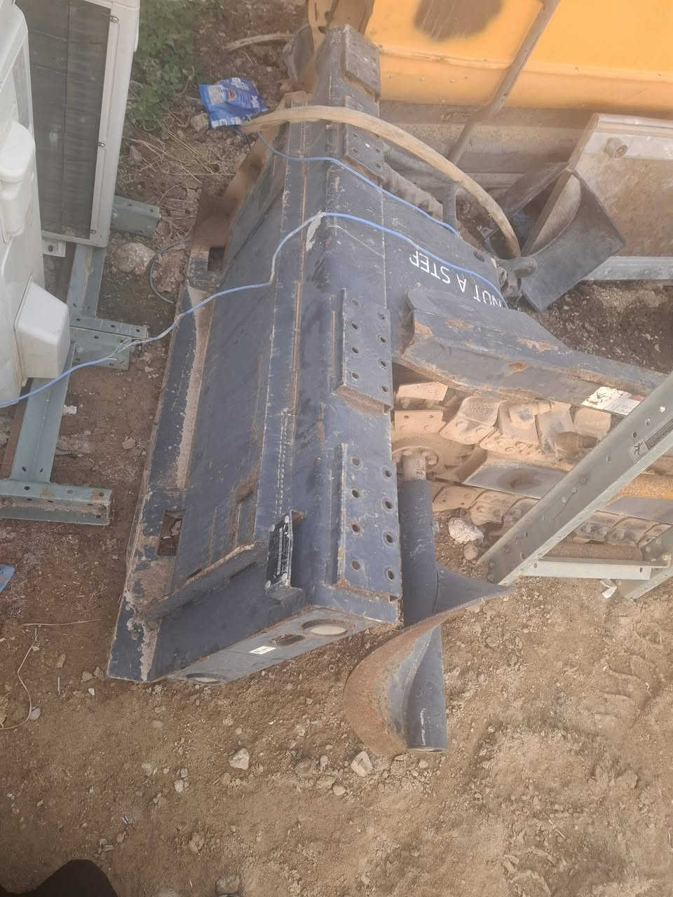 مخندقات للبيع مال بوبكات جدد الاستفسار ع الرقم ***********
