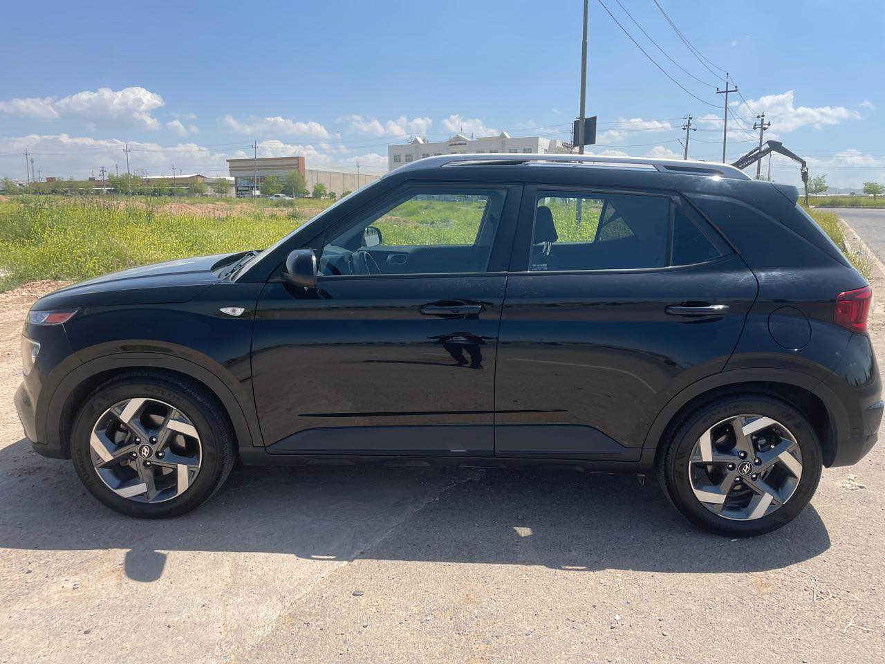 hyundai venue 2022 
هیوندای ڤینیو ٢٠٢٢ بێ سبخ بێ لێدران ئێرباگ سوکان تەقیوە قۆپێک بچووک لە چاملخی سەکن هەیە چاک نەکراوە
فولل مواسفات بێ مەسروفە بەناوی خۆمانە هەموو شتی بەشەرتە نرخی ١٢٧$
***********📞☎️ أربيل, العراق
