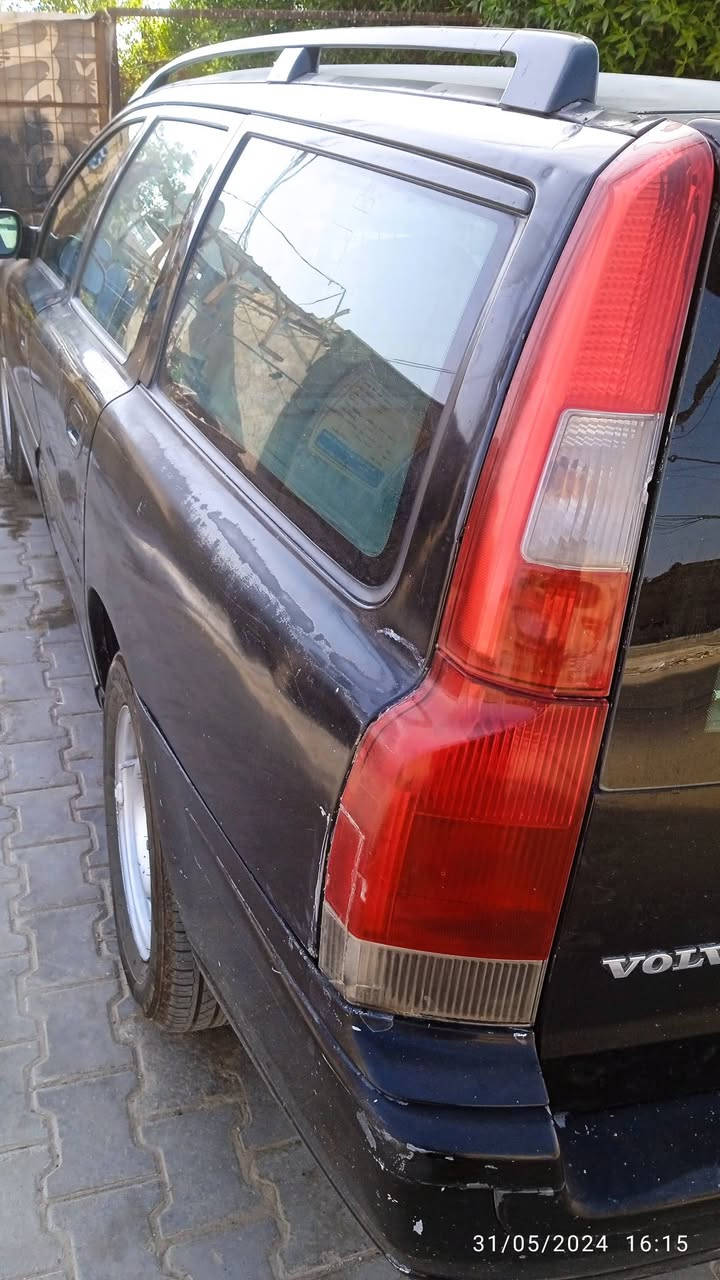 السلام عليكم فولفو V70 مديل 2002 البيع سعر ٣٨وبيه مجال محرك وكير كامري مكان نجف ***********
