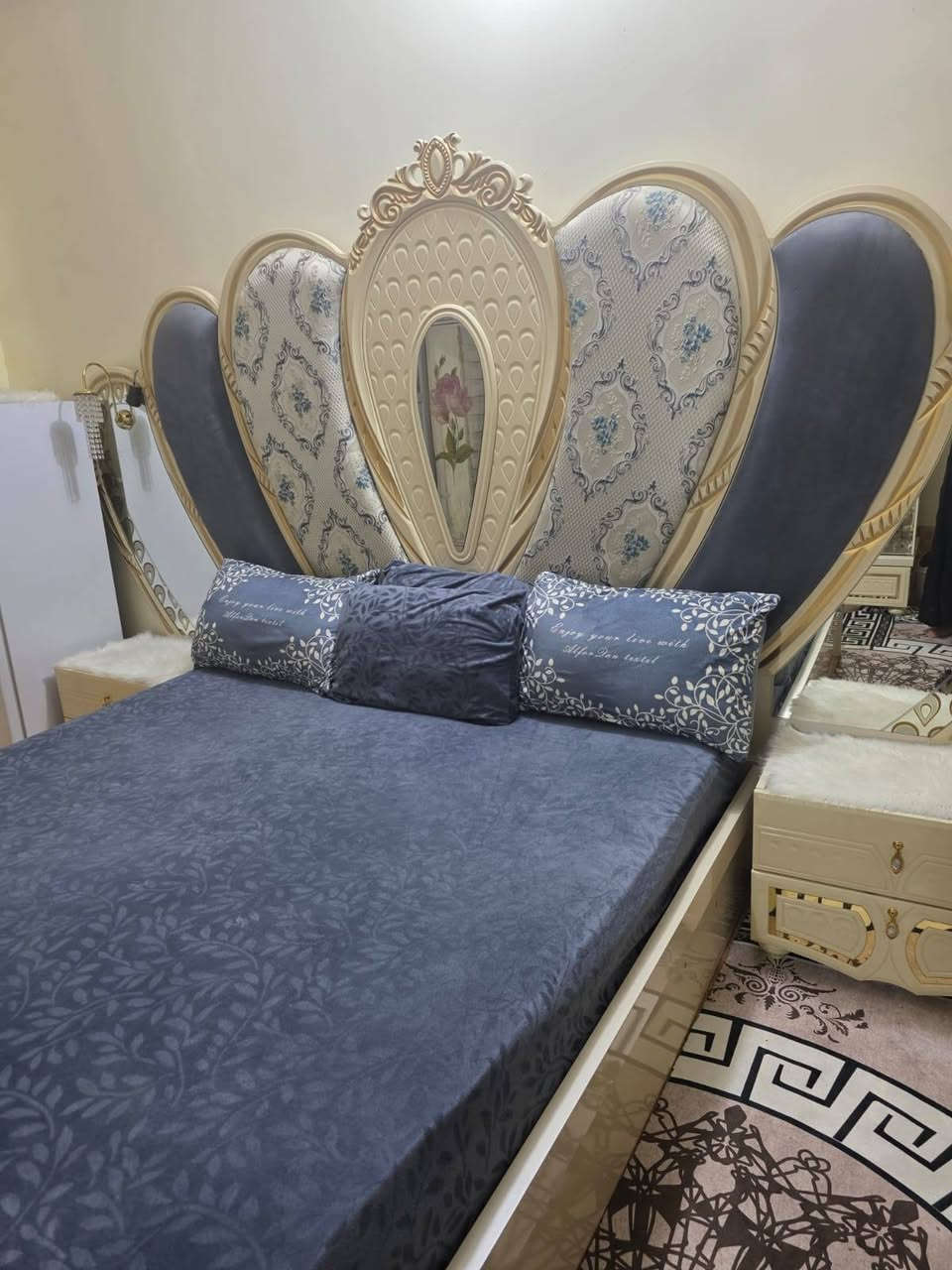 🌹 للبيع غرفة نوم كاملة بحالة ممتازة 🌹
تتكون من: ✅ سرير مجوز
✅ دولاب كبير مع مرايا
✅ تسريحة مع مرآة
✅ 2 كومدينة
✅ دروج (شفونيرة)
✅ صندوق خزن
📍 الموقع: كربلاء - حي العامل
📌 الحالة: نظيفة جداً ومستعملة استعمال خفيف
💰 السعر: قابل للتفاوض للجادين
للاستفسار والمشاهدة يرجى التواصل على الخاص أو الاتصال على وتساب ***********

