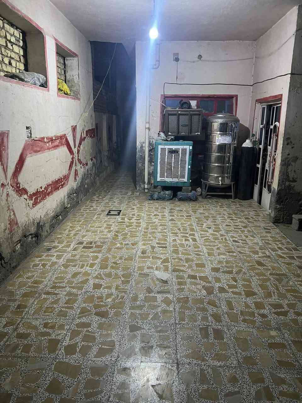 السلام عليكم
دار للبيع مساحة 200 م طابو ملك صرف طابقين ونص واجهة 10 نزال 20 
رقمها 17080
الموقع خدمات مصقط خلف مصور دار الاعراس خلف التجاري 

 القاط الاول :  طابوك يحتوي على كراج وحديقة (حمام خارجي ) واستقبال وهول وغرفة نوم ومطبخ وحمام 

القاط الثاني : بلوك يحتوي على 4 غرف نوم مع مساحة خارجية مع حمام 

القاط الثالث غرفة كبيرة

السعر 140

للتواصل ***********
