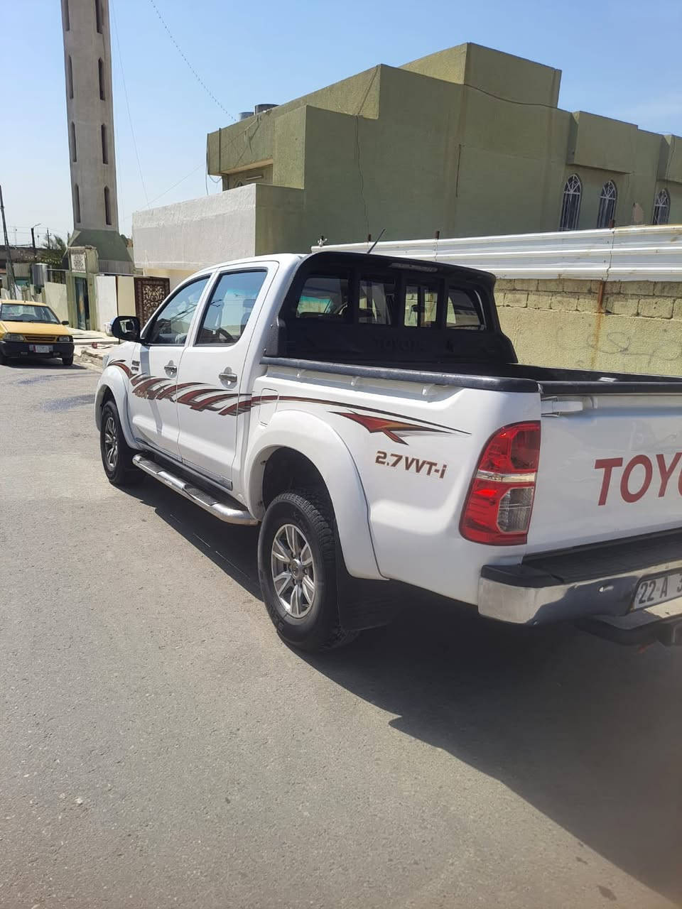 السلام عليكم
بيكم هايلوكس موديل 2014 فورويل 
 
امبدل بيها بونيد وجاملغ اليمين 

كير محرك شرط 

أوتوماتيك 

سنوية جديده تنتهي 2029

سياره ماشيه 316323  km 

سيارة نضيفه جدا وحييل حلوه احلى من الصور داخلها وخارجها كاعده ومرتبة
مكان السيارة موصل سعر السيارة 210$ 
للاتصال *********** بي وات ساب
