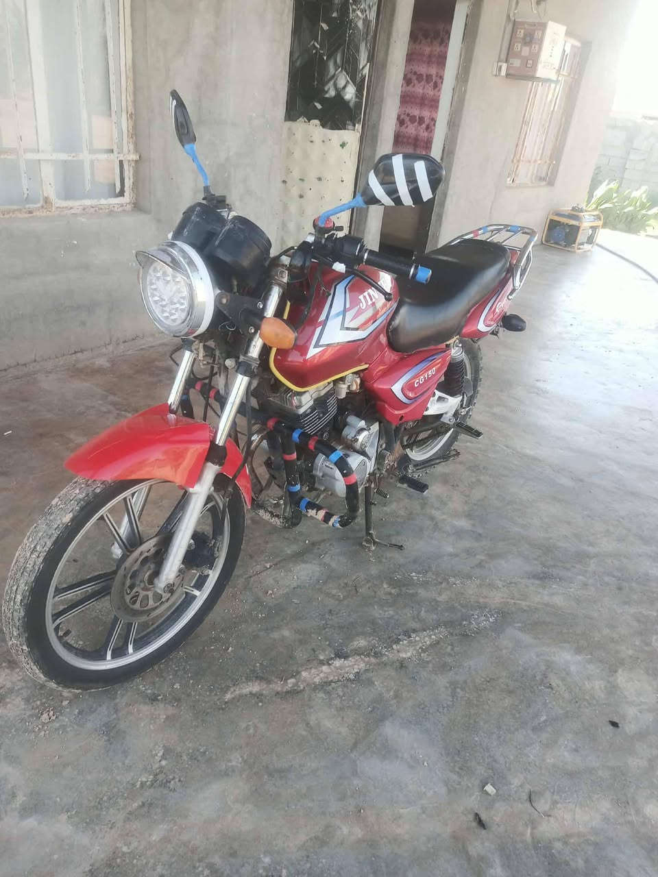 سلام عليكم دراجه بانده البيع نضيفه حلوه مثل ماء بل صور سعر 350وبيه مجال او مراوس بسيفان متواجد على هاذ رقم ***********
