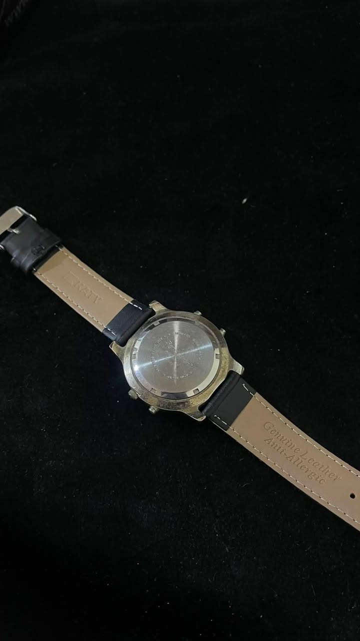 ⌚ ساعة Lorus Vintage – ستايل كلاسيكي مميز

إذا تدور على ساعة إلها هيبة ولمسة كلاسيكية، هاي هي الاختيار المناسب.
ساعة Lorus بتصميم نادر يجمع بين العقارب والشاشة الرقمية، ويا كرونوغراف ومنبّه، وسير جلد أسود جديد يكمّل فخامتها.

✨ المواصفات:

* ماركة: Lorus
* عرض عقارب + شاشة رقمية
* كرونوغراف + منبّه
* تصميم فينتاج مميز
* سير جلد أسود جديد
* مناسبة للاستخدام اليومي وللهواة

📩 للاستفسار والسعر راسلنا خاص.
الكمية محدودة، لا تفوتك إذا تحب الساعات الكلاسيكية


**إذا كنت صاحب هذا الإعلان وتريد حذفه لأي سبب، رجاءا أرسل رسالة إلى الدعم الفني**