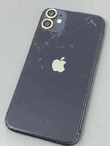 السلام عليكم شباب ايفون 11عادي 
مبدل فقط شاشه وبيها ظربه مثل مموضه بصوره 
بطاريه 50
ذاكره 64
الظهر مكسور 
الجهاز كدامكم كلشي واضح
السعر :135وبي مجال 
المكان بغداد الغزاليه 
رقم او واتساب //*********** بغداد
