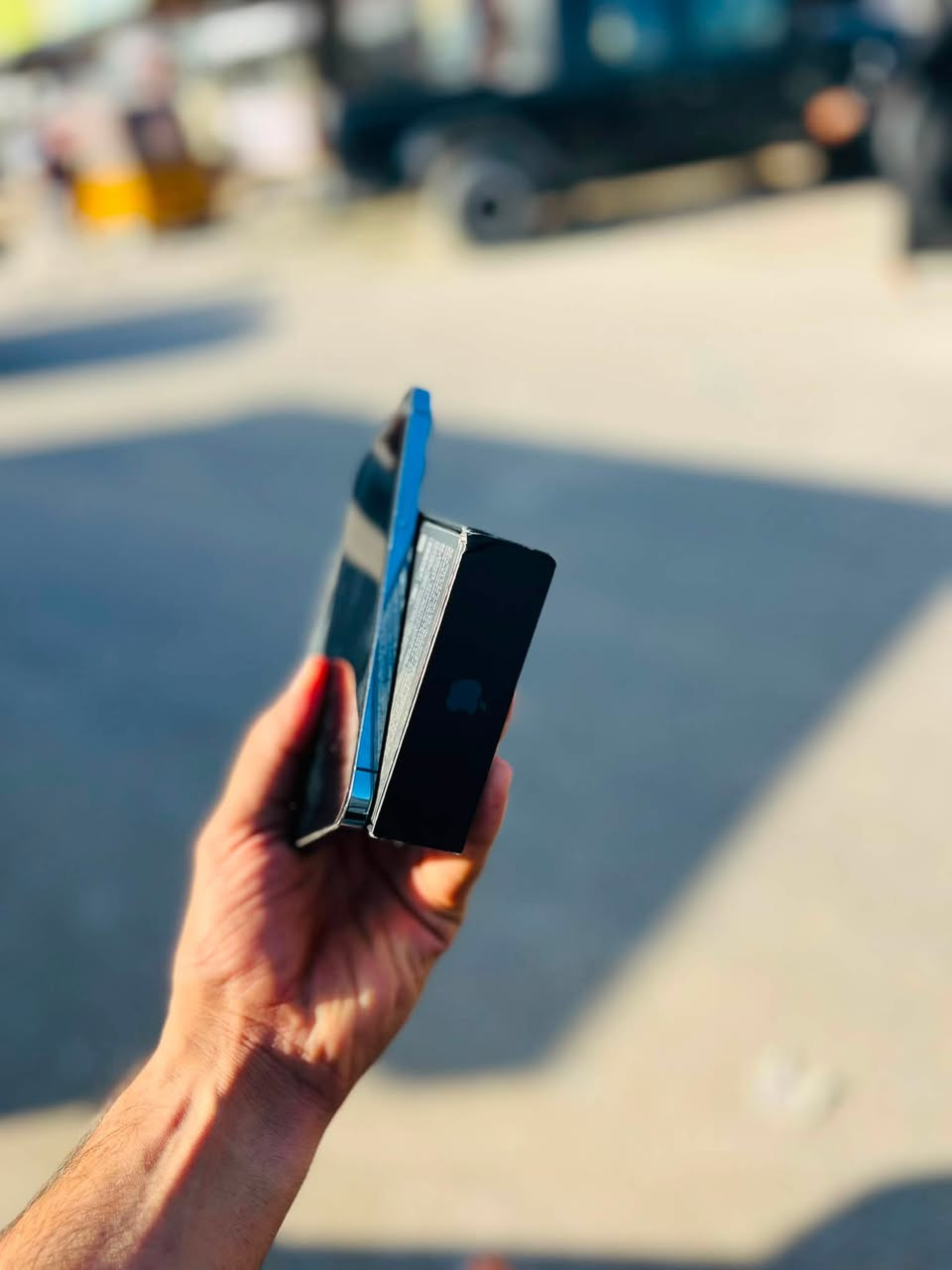13 برو ماكس شرق اوسط  ماستر  بطاريه85 ذاكره 256 جهاز مكفول  بس ضهره مكسور. فقط كله شغال  سعره690 الف ***********
