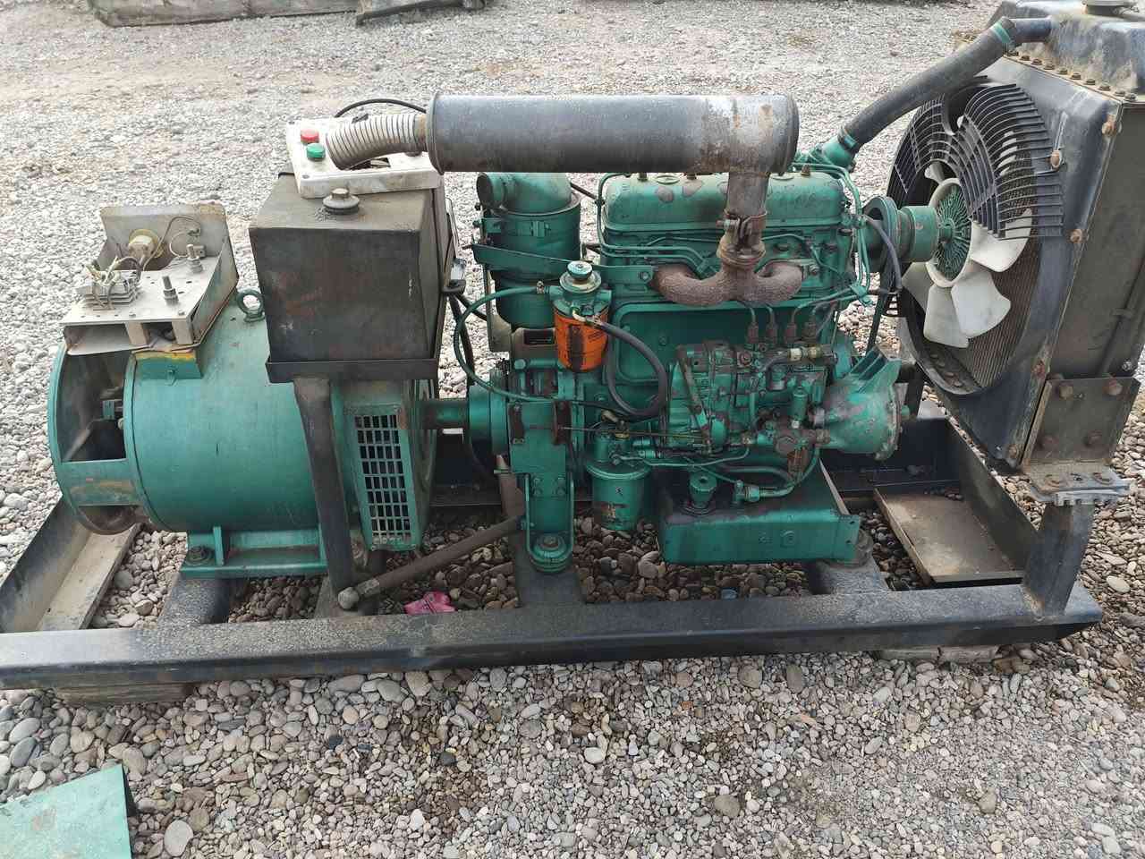 مولد مارسدس   4بستم خرسة 30 كيفي لاصرف ولابخار 
سعر 16 مكان ديالى وعندي توصيل 
***********
