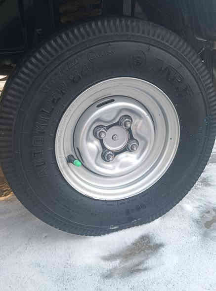 السلام عليكم 
تخم تاير ابو لحيه الاصلي العدد(3) مال شركه جديد توهه انشد ع تكتك لافتيله ولاركعه الاستفسار ع رقم ***********
