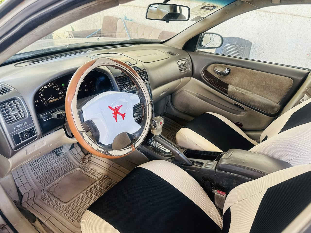 السلام عليكم
مكسيما 2001 رقم بغداد انكليزي مشروع وطني شرط التحويل 
كير ومحرك كامري ابو الجف المرغوب 2200 
كير جديد حاويه شاده جديد بعده بالضمان 

تبريد ثلج 
تخم تاير 
صدرها جيد 
كهربائيات كله شغاله 
سنتر لوك جام كهرباء 
سياره بدون ضربه قويه 
بيها فقط خياسات بسيطه 
السعر 39 
العنوان ديالى الخالص ناحيه هبهب 
***********
