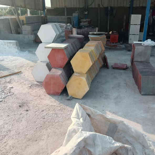 كاشي وسداسي شقل درجه اولى وبسعر مناسب وعشرط العنوان السماوه فرع الوركاء  لأتصال برقم ***********
