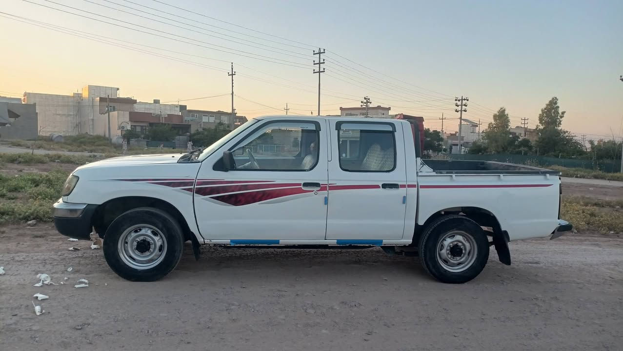 نیسان مودیل 2004 کتابی مزایدە ی لە گە ڵدایە 
بە شە رتی گێر مە کینە ئە کسل 
بێ دە عمو لێدان 
بێ تە قە و ڕە قە 
سعر 
تە نها 
47     گە ڵاو کە مێک مە جال 
شوێن چم چماڵ 
ژم 
***********
***********
