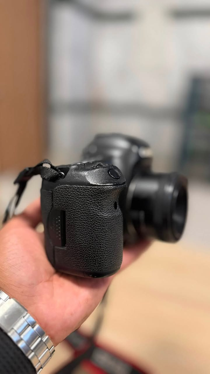 كانون 5D مارك 3
ملحقاته 
بدي 
عدسة 50 ملم فتحة 1.8
بطارية 
شاحنه 
حزام كتف 
مكاني بابل 
التوصيل مجاني 
للإستفسار والاتصال 
***********
