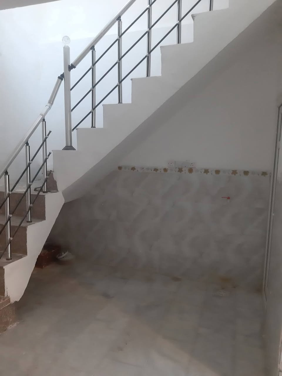 🏠 بيت للبيع بكربلاء حي العباس الفرع الثالث
- المساحة: 50 متر  - السعر : { 55 مليون }
- المواصفات: غرفة + صالة + مطبخ + صحيات
- طابو زراعي سند 25 التحويل: مباشر من صاحب السند
للأستفسار *********** واتساب
