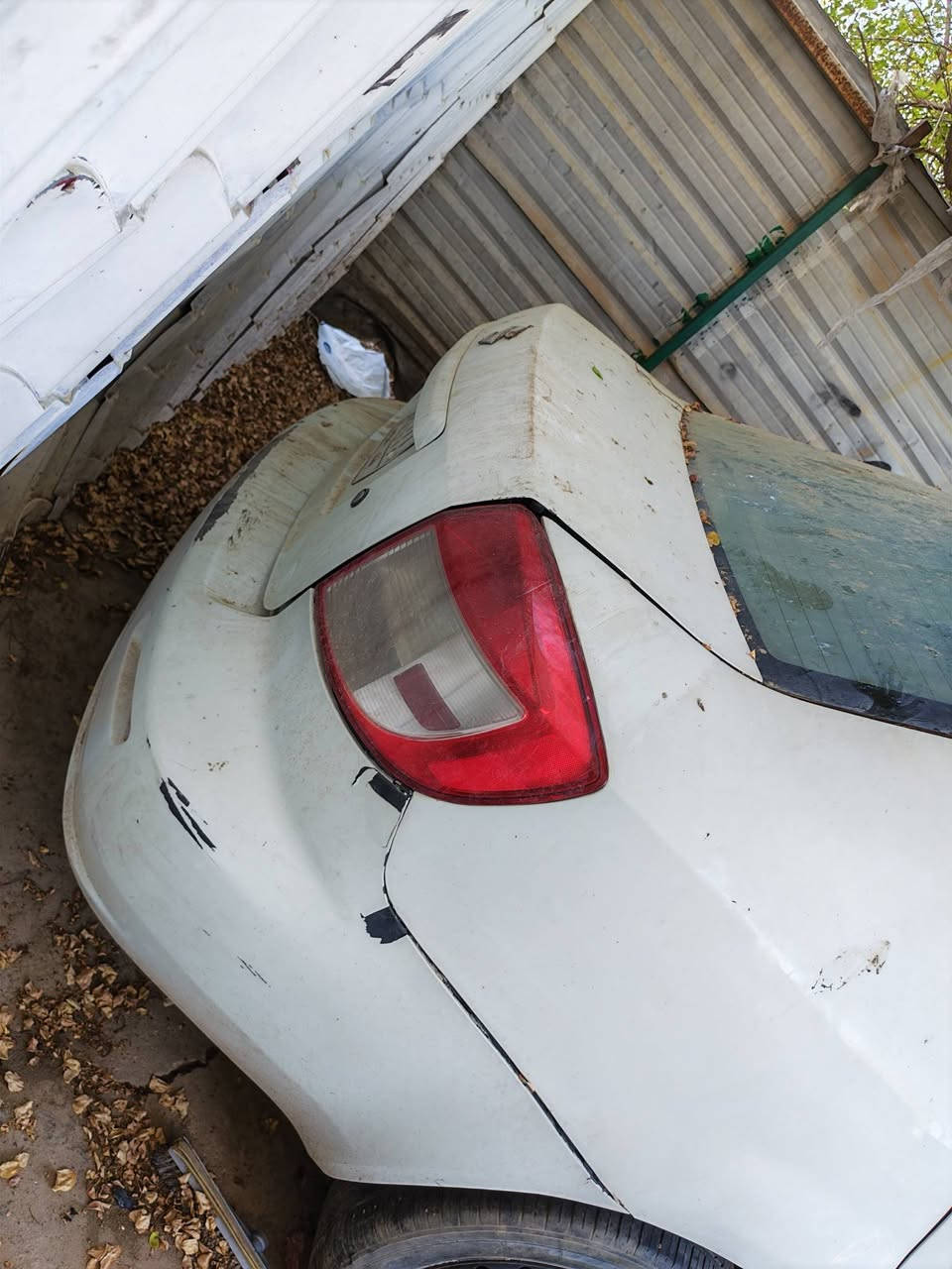 السلام عليكم سازوكي sx4 2008 وارد امريكي مصبوغة عام رقم بغداد بأسمي السيارة مفصخه كل غراضها موجودة جبتلها مكينة وكير وضفيرة وعقل مال 2013 ومارهمت لان الضفيرة بيها حرك بشي بسيط وضفيرتها وعقلها ومكينتها وكيرها القديمات هم وياها بس المكينة تعبانه القديمة تريد تاخذها رقم تريد تفصخها تريد تحورها كورلا بكيفك كشرها مامكفول صدرها نظيف تايراتها نص عمر داخلها زين  ***********مكاني بغداد الي تفيدةاني بخدمته
ب٢٨ورقه
