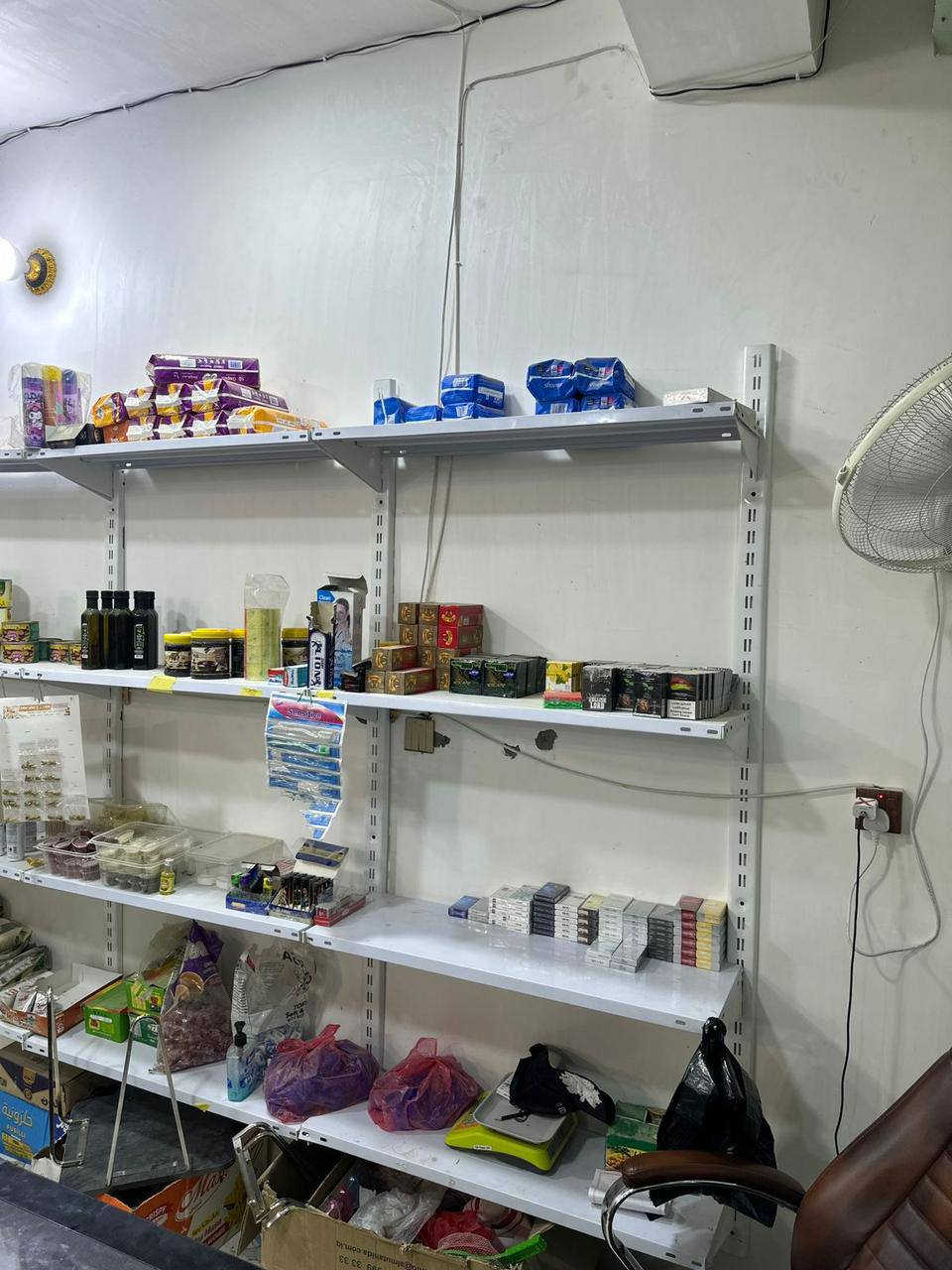 أسواق الطائي للبيع / المكان كربلاء شارع ابو طالب 

أسواق متكاملة كل ماتحتاجه العائلة متوفر ، 2 مجمدات موطة ، 4 برادات (شغالات وطني ومولد ) 
3 عارضات جبس 
رفوف كاملة مثل ماموضح بالصور 
شاشة وكاميرات تسجيل ، ميز وكرسي متحرك 
أسواق خير من الله ، باقي التفاصيل الاتصال على الرقم التالي (***********)
