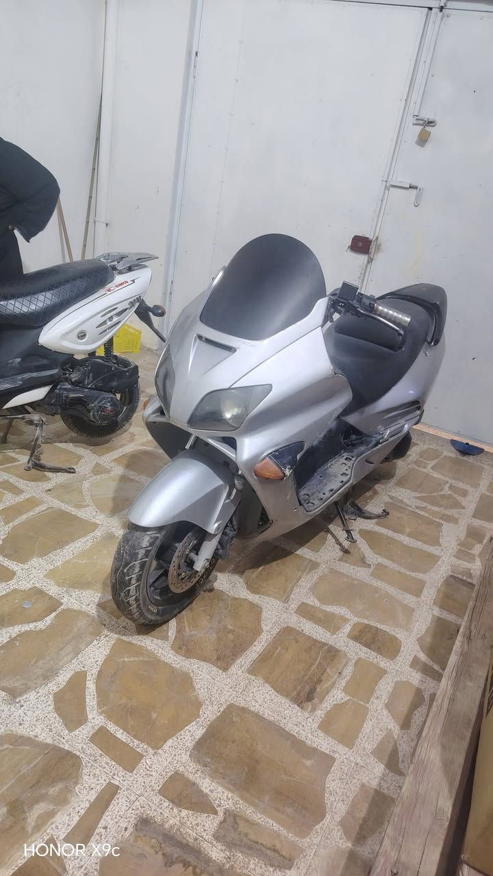 السلام عليكم اخوان ماطور فورزه صفر 6 حلوه أغراضها كلها اصليه وكدام العين ومسويلها ادامه يعني اني فاتح المحرك على ايدي الكهربائية كلها شغاله السعر 380الفف وابيع فحم في فحم مراوس هم يرهم حسب القناعه مكان الموصل موصل الجديد الرقم ***********
