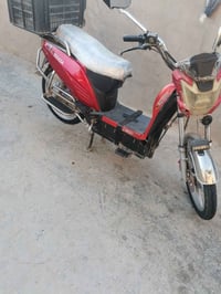 هارلي للبيع بطاريات نص عمر سعر 300...اتصال 07831190565