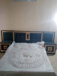 سرير • قابل تفاوض