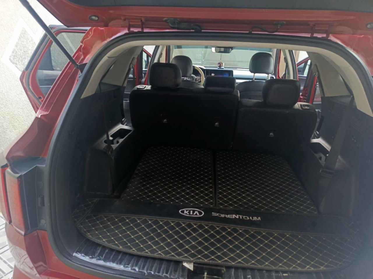 السلام عليكم
سورنتو موديل ٢٢ 

سبعة راكب رقم بابل جديد انكليزي بأسمي 

هزه جديدة سنوية جديدة 

سيارة واحد على واحد 

وارد أمريكي بيها خشم البنيد والجاملغ الحادث موضح بلصور 

مكاني بابل 

السعر ٢٢٠  قابل للتفاوض 

رقمي ***********
