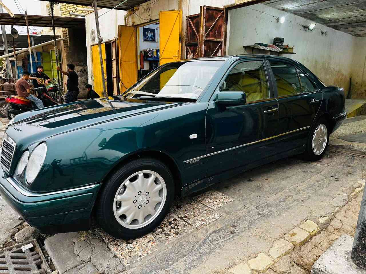 ***********
السلام عليكم ورحمه الله وبركاته اخواني مارسيدس ام عيون موديل 1996 بسمي تحويل مباشر  رقم جديد مكينه كير حداديه كله جديد والبدي على الفحص 
السعر 85وبيها مجال حك الجيه العنوان ميسان
