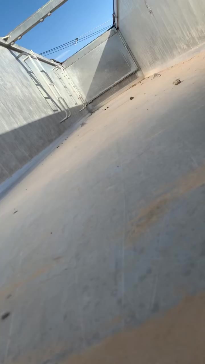 ئەم قەلابە بو  فروشتنە كاتيە سفرە كارى نەكرديە
٦٢ مكەحەبه 
بەرزى ٢٢٠
١١٤٠ مةتر پانى 
ژ.م //
0750 402 46 60
0750 701 91 42

نرخى ٢دةفتةر و ٨٥ورةقة
