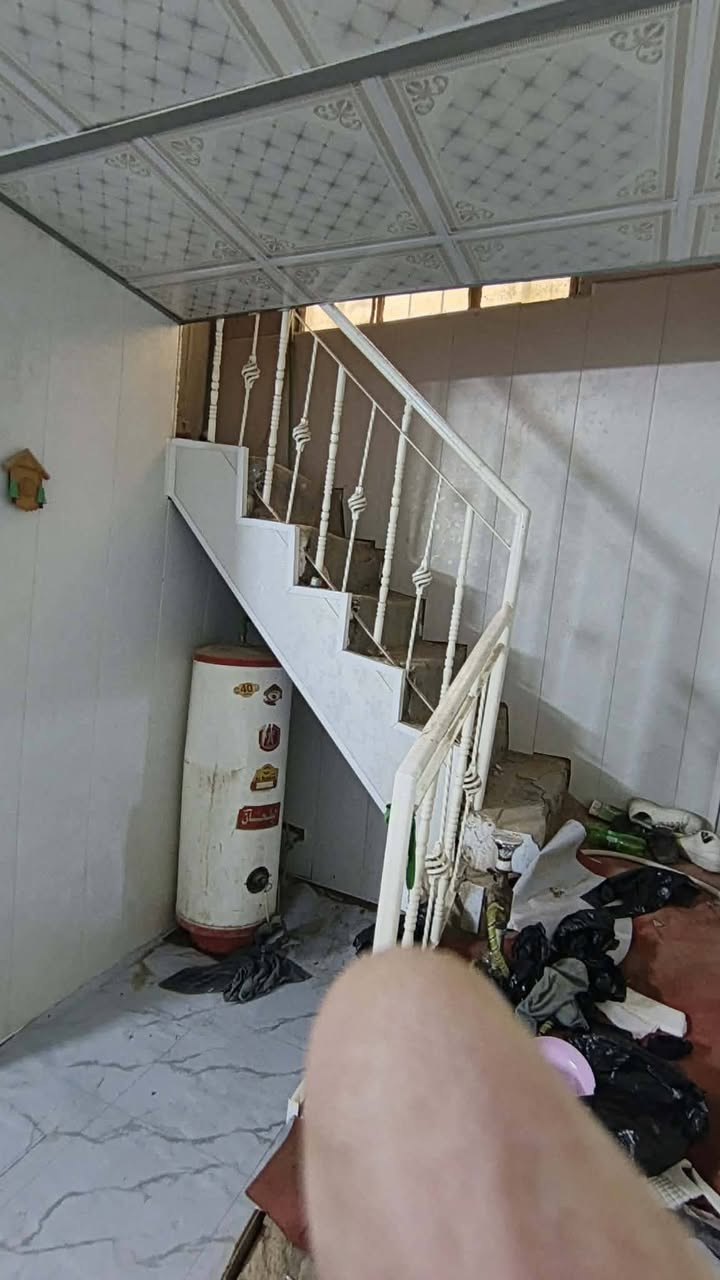 سلام عليكم ورحمة الله وبركاته بيت ٩٠متر وقعدحال ١٠٠ دولان
حي العسكري قرب مدرست الرساله
*********** وتساب او تصال
