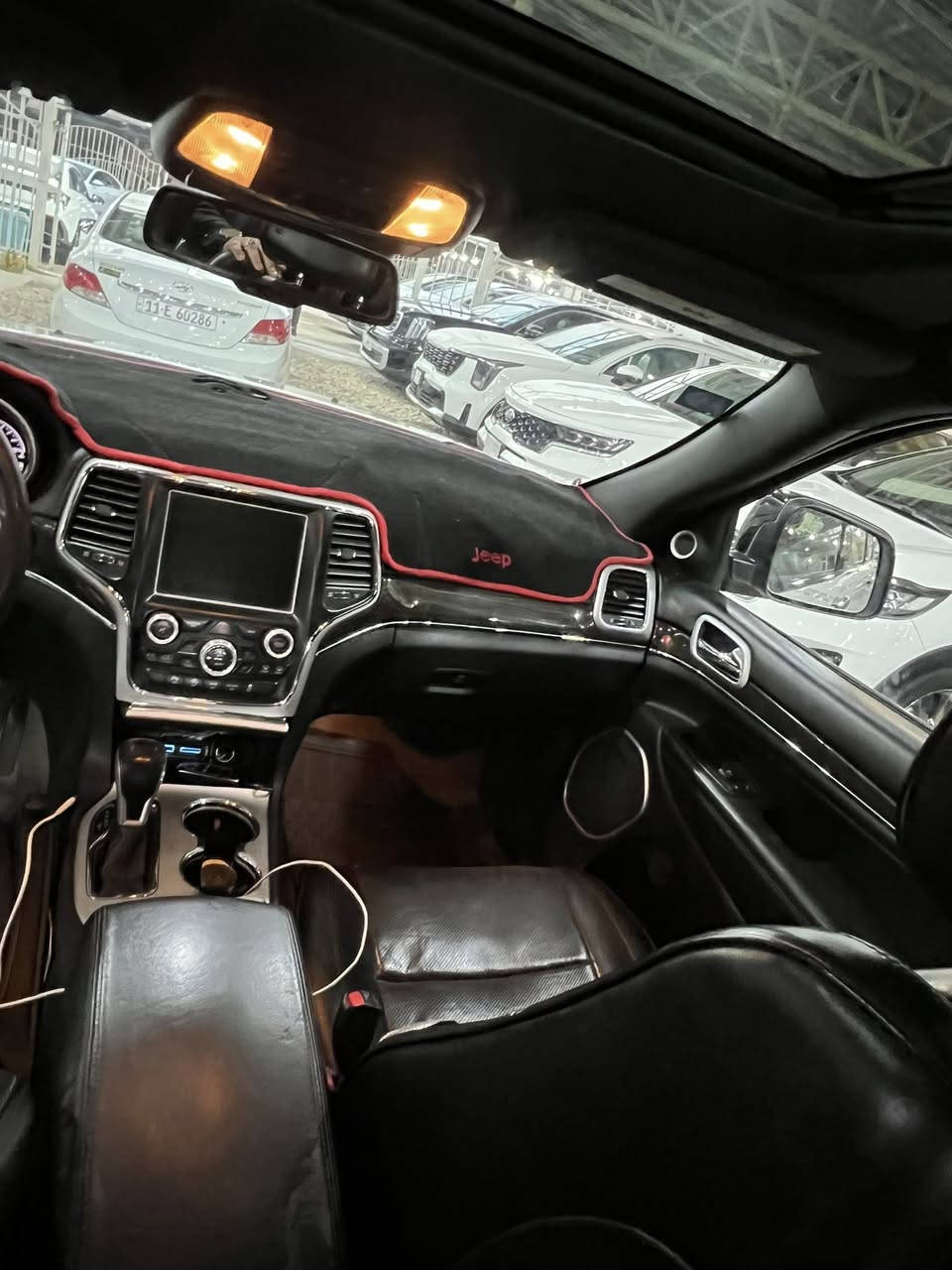 السلام وعليكم
للبيع او مراوس حسب القناعه 

جيب كراند شيروكي xلمتد2016  

وارد امريكي مواصفات  فووول الفوول

داخله كلين تايتل بالعراق صار صبغ قليل 

كلشي موضح بالسونار 

المواصفات: 

بنوراما

جكات

رادارات

شاشه جبيره

تشغيل عن بعد

كشنات خزن ميموري

كشنات كهرباء 

وضعيات قيادة

كشنات تدفئه و تبريد

مري قلاب

مري شفط

نقطة عمياء

جنطة كهرباء

و بعد بيها هواي مواصفات مذاكرهن لان معروفه مواصفاتها

ماشية52 الف ميل 

مكاني بابل

السعر 235

***********
