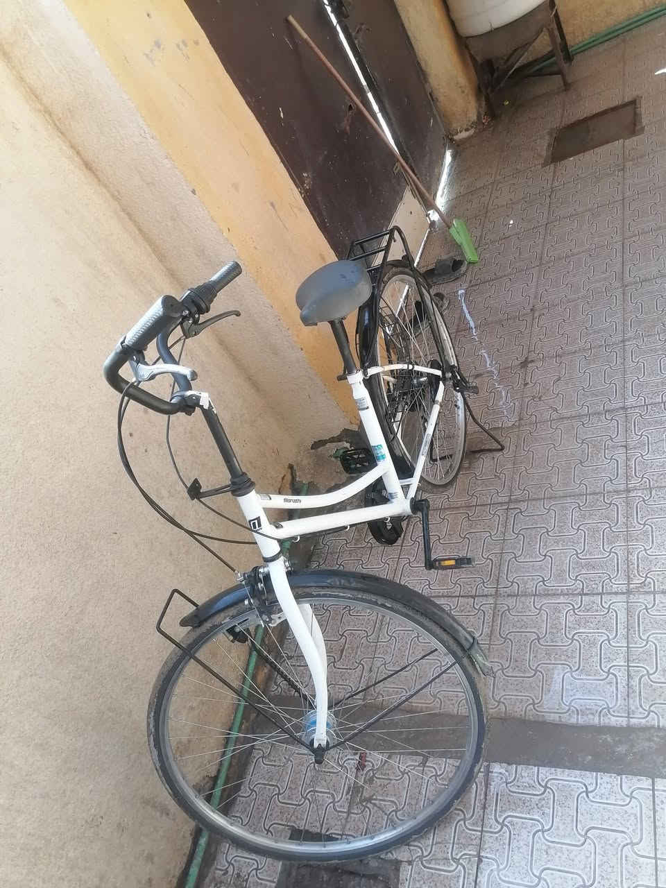 سلام عليكم بايسكل للبيع حجم ٢٧ جديد صارلي يومين من خذيته شخط مابي جديد جديد جديد مكاني دوانيه العروبه الثالثه شارع الكوام قرب جامع العسكرين مقابيل امنه بنت وهب *********** وتساب
