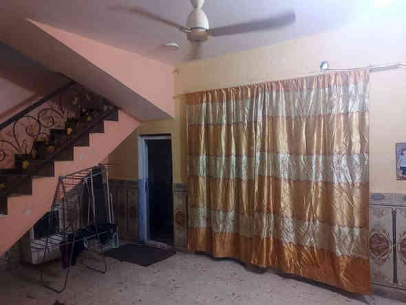 بيت للبيع للبيع للبيع بسعر 65 وبي مجال 
بيت 110 متر واجها التبليط بالباب مع جميع الخدمات العنوان الديوانيه شارع 60 خلف مدرسه فالح موات  البيت متكون من استقبال ومطبخ وصاله وغرفه ومنور وصحيات داخليه وخارجيه  للاستفسار اكثر الاتصال على الارقام التاليه 
***********
*********** 
موجود بيهن وات ساب ديوانية
