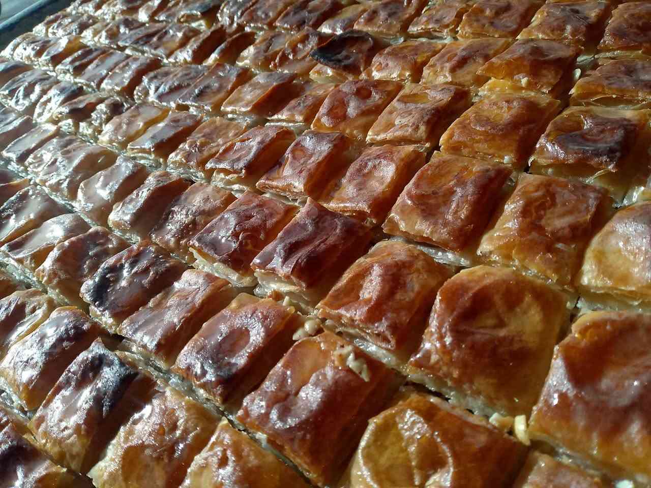 اللهم صل  على  محمد وال محمد
جهزت الحلويات
زنود
دفتريه
بقلاوه
بسبوسه
كلشي متوفر الكيلو ب4 توصيل الف


**إذا كنت صاحب هذا الإعلان وتريد حذفه لأي سبب، رجاءا أرسل رسالة إلى الدعم الفني**