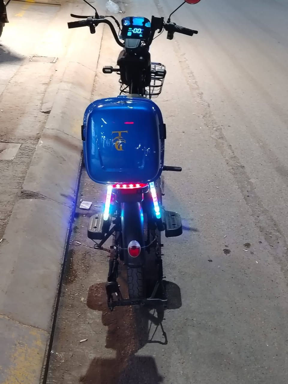 باسكل شحن جديد 5 بطاريات للبيع مستعمل 10 ايام السعر 400 وبي مجال بسيط الاستفسار *********** بهرز
