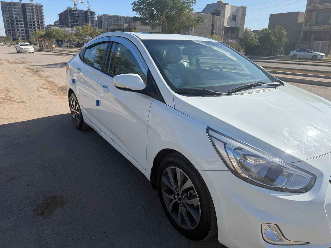 اكسنت 2016 خليجيه كفاله من الشخط. بغداد باسمي.
محرك 1600.دوش
ماشيه 39 بشرط بعدها بنايلونات الشركه..
فول موصفات مال الاكسنت بلو.
اربعه دسك.. فتحه سلايد.. 
5 ويل كب.. شاشه وكامره..
السياره جديده تجي تكلب وتفحص مشي وجداده للامانه مال بيت واقره السنويه شكد صارلها عدنا 
سبيرها منازل
للبيع فقط مكاني بغداد الكرخ حي الجهاد... 
..... ***********.....
