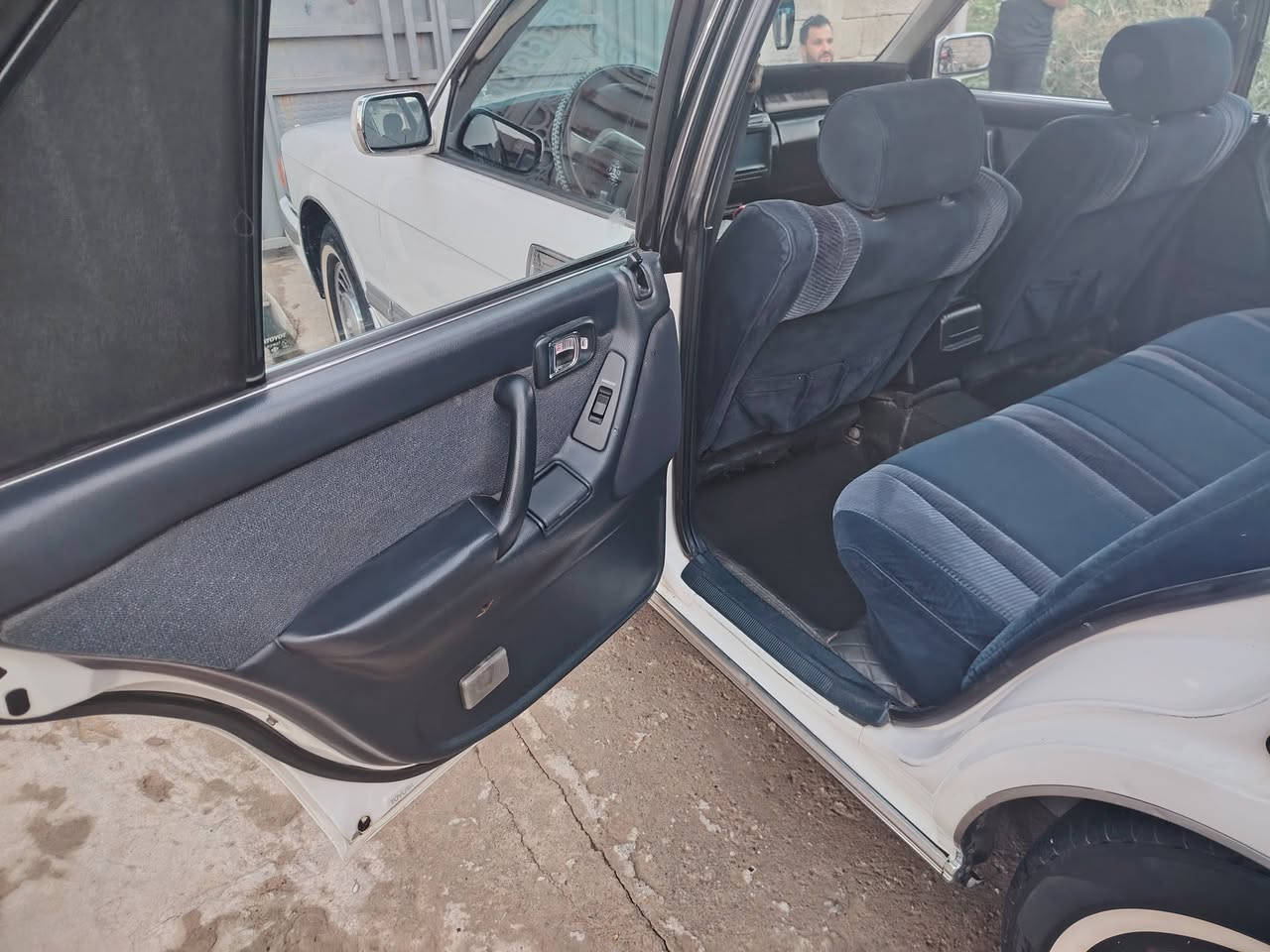 سيدان موديل88محرك كير شرط 2،5
بدون معجون بس اشويه بالبوند شبر
شرط تحويل سنويه جديد سنويه كابون بنزين
السياره جديده غرفتها وخارجها سياره مال بيت
سعر80وبيها مجال***********
