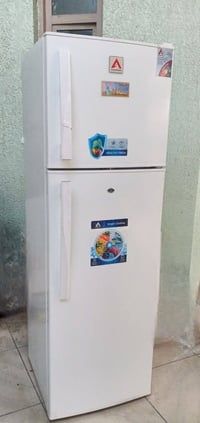 ثلاجة نظيفة وجديدة استخدمها قليل جدا للاستفسار راسلونا على واتساب  077...