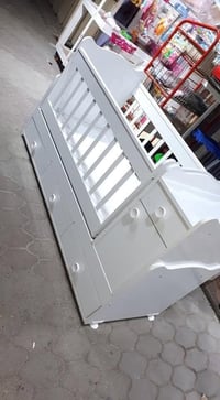 سرير اطفال • زجاجات ايفنت • شفاطة حليب