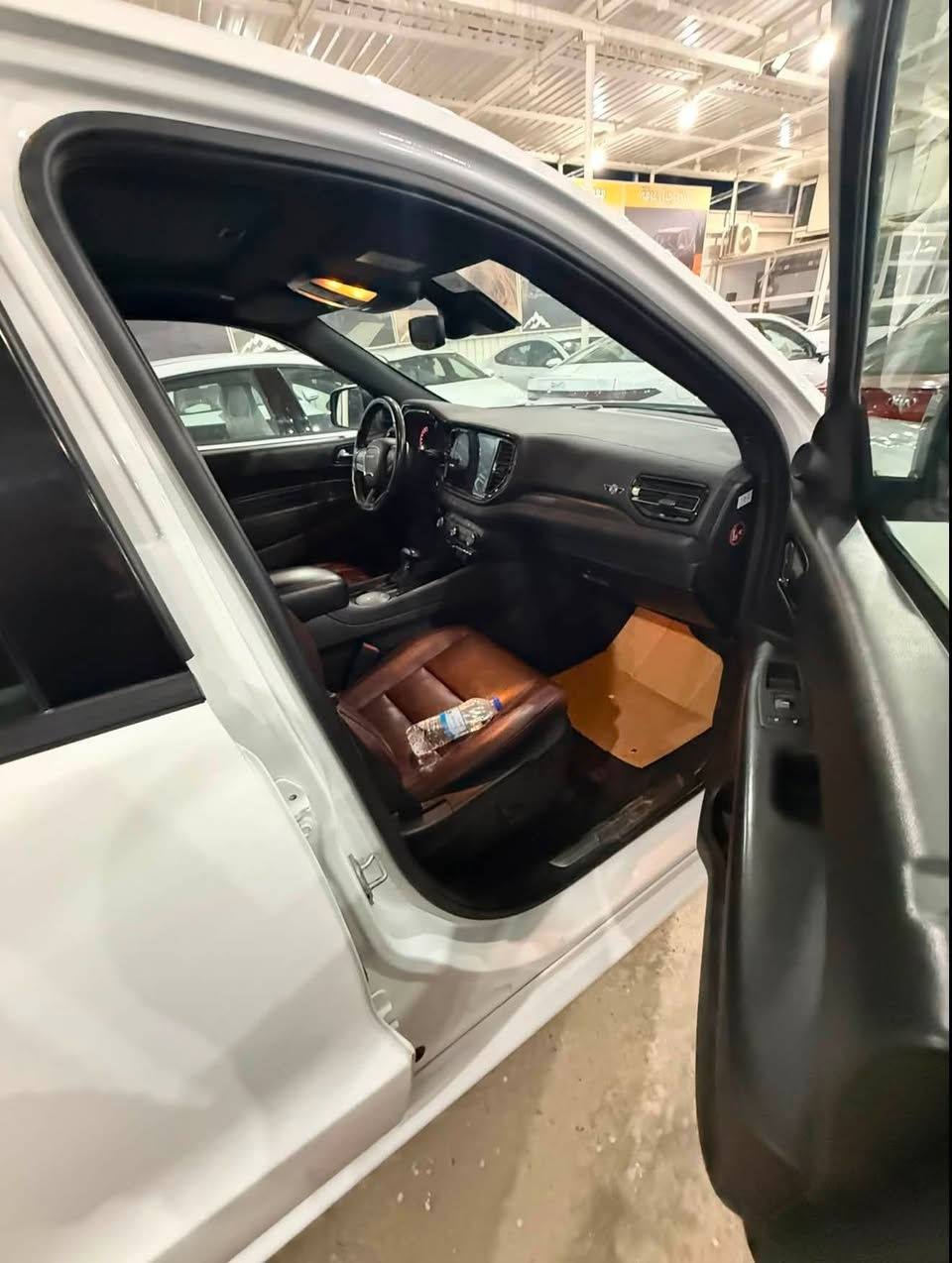 🌹🌹تحية طيبة🌹🌹
دوج دورنكو GT بلاص 
خليجي وكالة هارلم 
موديل 2024 مكينة V6 3600 
فول مواصفات اعلى فئة كلشي بيه 
بيه طخة بلجاملغ الامامي وتبدل نفس الون
صور الطخة موجوده صبغ ربع دعامية
كير محرك مكفول 
رقم اربيل باسمي تحويل ثاني يوم 
ماشية 49 الف كيلو
السعر 🔥🔥 300 ورقة 🔥🔥
بيع سريع او مراوس 
مكاني بغداد معارض الكريعات
***********
