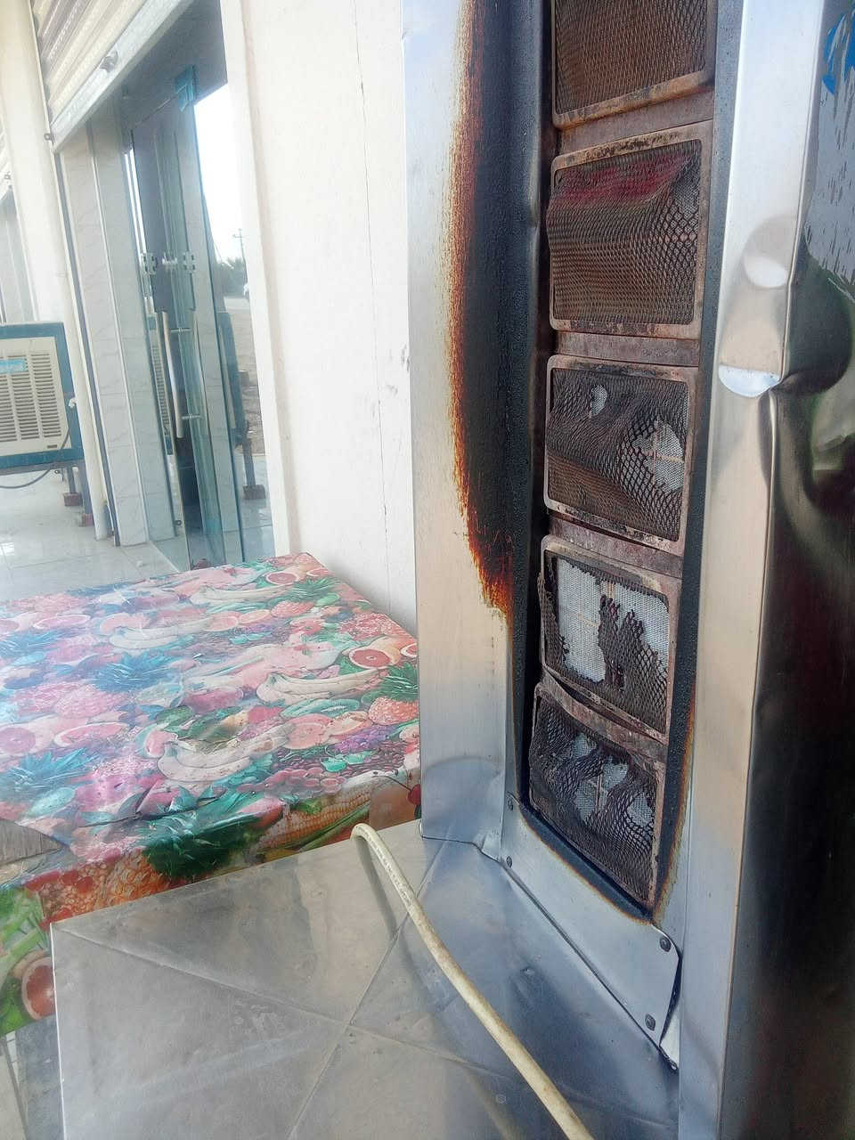 السلام عليكم 
فرن بيتزا 
عجانه 
شوايه 5عيون للبيع 
العنوان الرمادي القرية العصرية 
رقم ***********
