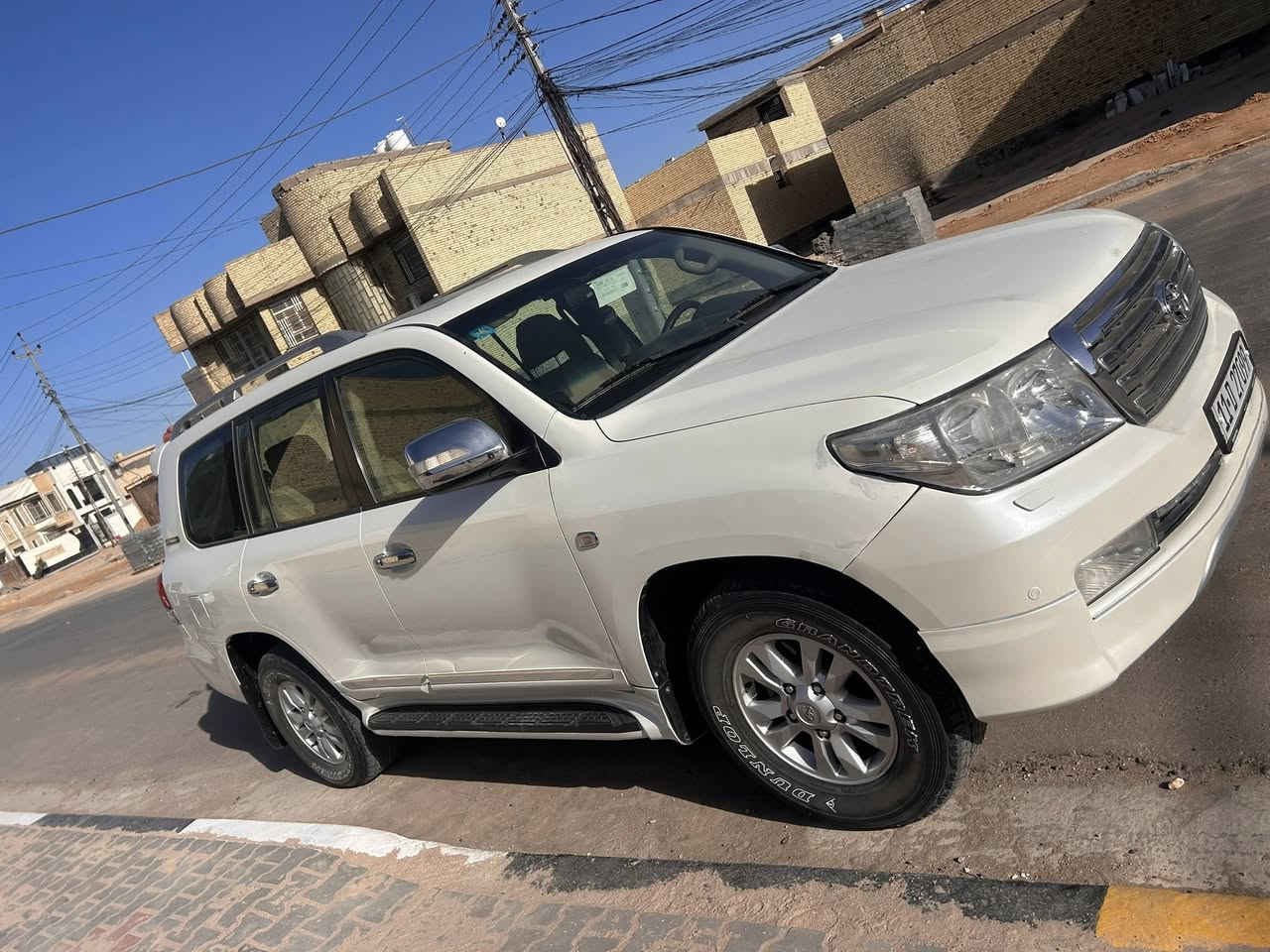 السلام عليكم لاندگروز  موديل 2011 ستينيه سونارها مرفق بالمنشور رقم بغداد 6 سلندر سياره حلوه وجديده وترايها جديد مكانها كربلاء وسعرها 288 وبيها مجال للاستفسار:- ***********
