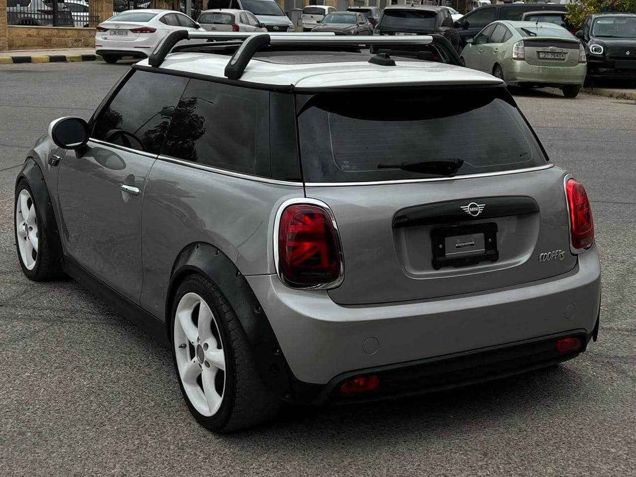 Mini Cooper 
سيارة موديل 2023 
فول فول موصفات 
كهرباء السيارة شحن 
سيارة كلش حلوة ونظيفة 
سعرها هم كلش زين الي يحب 
يتواصل ويايه 
*********** بغداد, العراق
