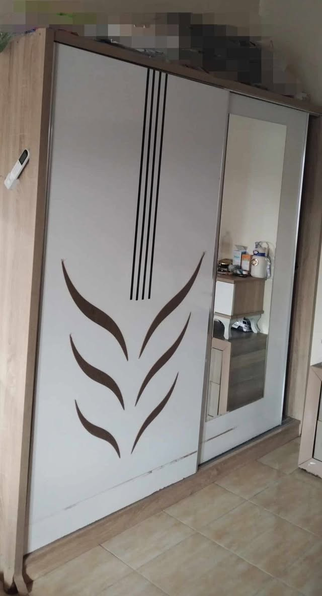 #غرفة_للبيع📌👇🏻
غرفة للبيع (٧) قطع + دوشك مثل الصور💯 العنوان #اربيل_عينكاوة📍للمزيد مراسلتي✅👍🏻


**إذا كنت صاحب هذا الإعلان وتريد حذفه لأي سبب، رجاءا أرسل رسالة إلى الدعم الفني**