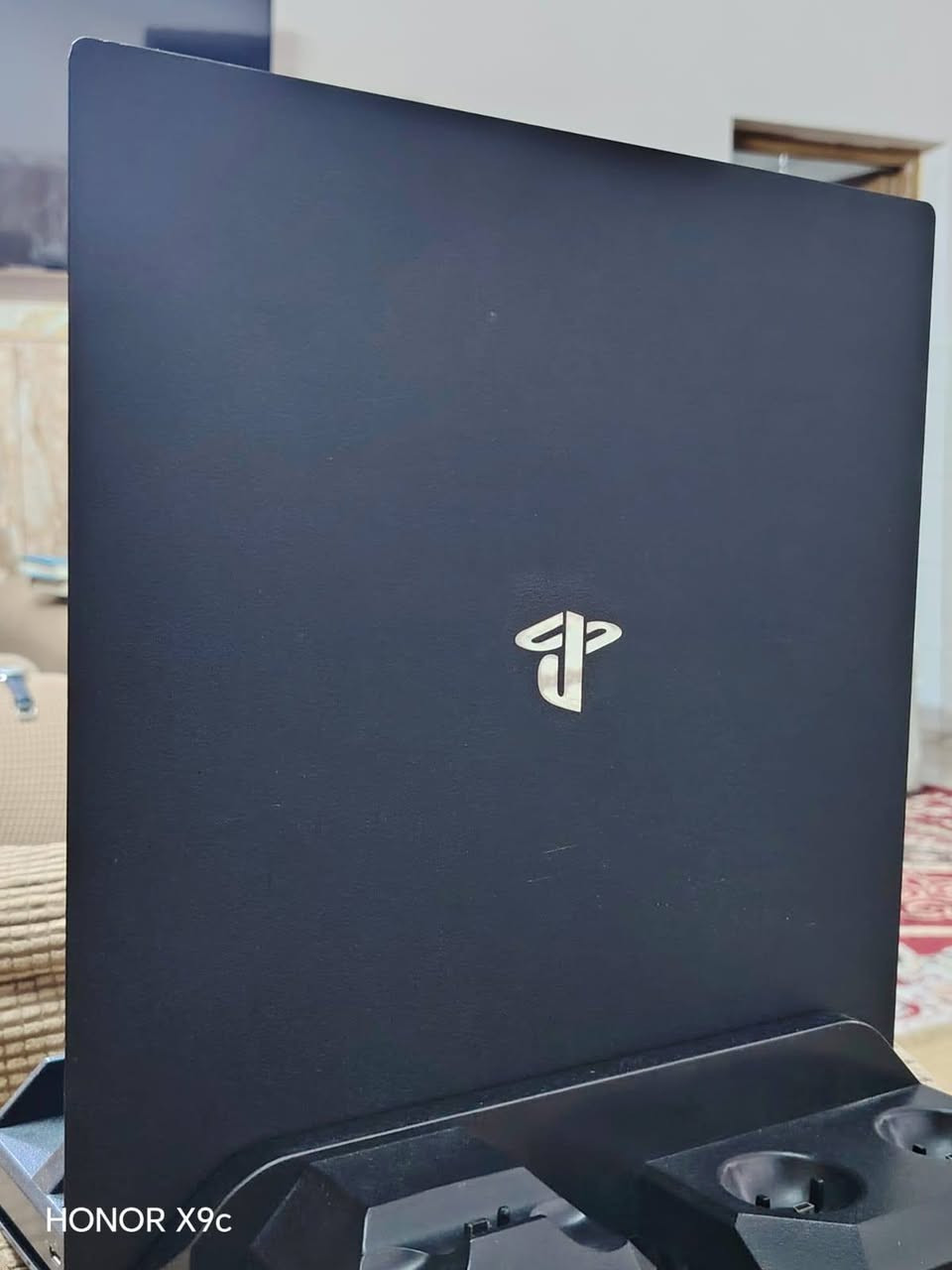 السلام عليكم من رخصه الادمن
عندي بلي 4 برو مع كارتونه مع  استانين قاعده للبلي و للجوستكات  نظام 9 مهكر 

مع 5 جوستكات 2 أصلي و 3 تجاري درجه اولى 

مع هارد داخلي يحتوي بكج مال العاب بلي 1 و2 و العاب قويه ب10 مع هارد خارجي سعه 2 تيرا انزلك الي يعجبك حسب الطلب البلي استخدام سنه بس نظيف امانه السعر خاص

الشراي يدخل خاص او يراسل الرقم ***********
